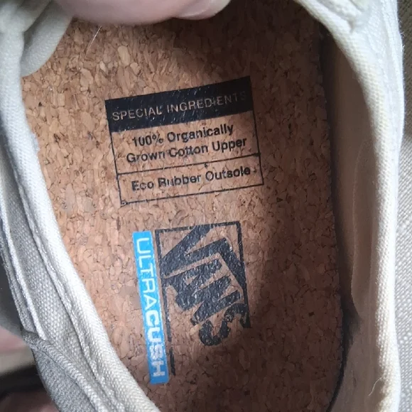 Vans Men’s Off-White Canvas Low-Top Sneakers with Gum Sole - Picture 6 of 10